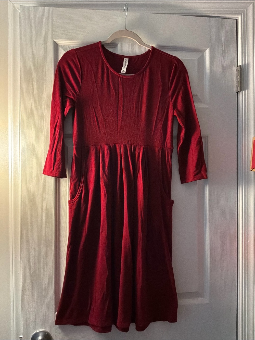 Zenaiva Premium Women's Red Crewneck Midi Dress